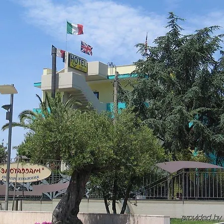 Maiuri فندق