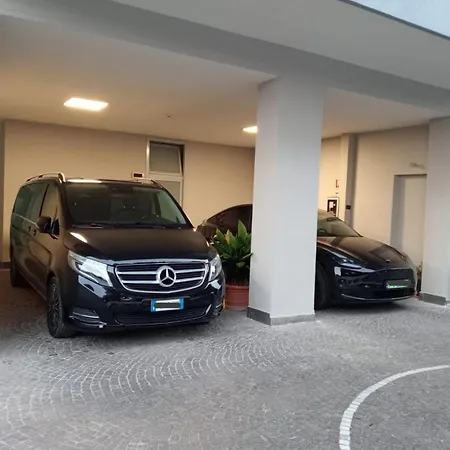 Maiuri فندق بومبيي