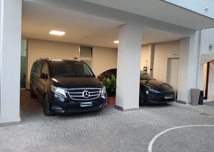 Maiuri فندق بومبيي